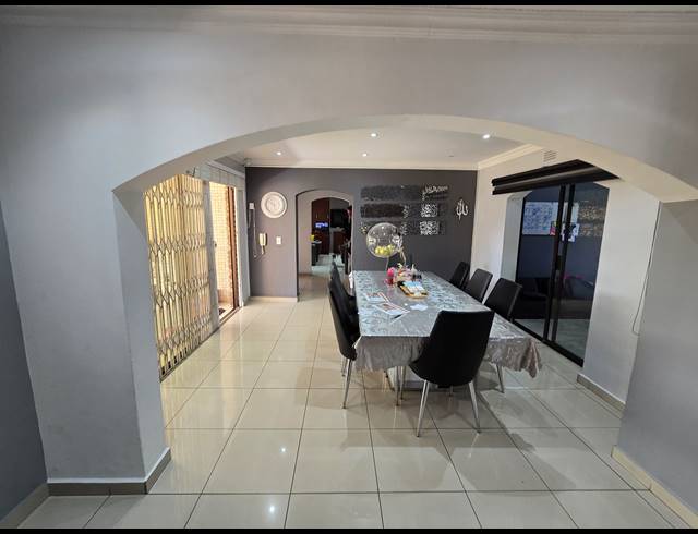 4 BEDROOM FREEHOLD FOR SALE IN BASSONIA